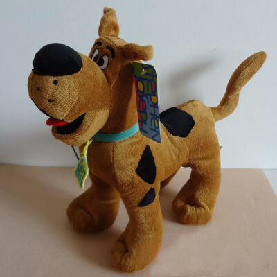 Животные симпатичного doo игрушек плюша шаржа scooby заполненные в стоя представлении